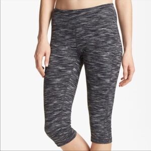 ✨ Zella Black Spacedye Capri Leggings✨